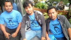 Sidang Perdana Eks Bupati Bangkalan, Pendukung Pakai Kaus Save Fuad Amin