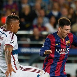 Boateng Jatuh Terjerembab... dan Lahirkan Meme-meme Lucu