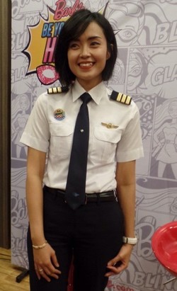 Mengenal Sarah Widyanti, Wanita yang Menjadi Pilot Termuda di Usia 21 Tahun