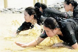 Keren! Calon Pramugari Tiongkok Dilatih Ala Militer