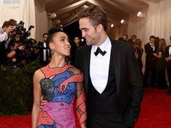 Ini Cincin Tunangan FKA Twigs dari Robert Pattison Seharga Rp 1,9 M