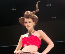 Ketika Topi Meruncing Khas NTT Jadi Inspirasi Tren Gaya Rambut 2015