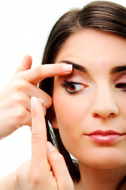 Ini Hal yang Perlu Diperhatikan Sebelum Beli Lensa Kontak