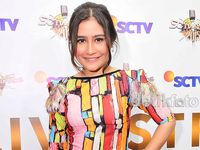 Prilly Latuconsina Cantik Dibalut Dress Warna-warni