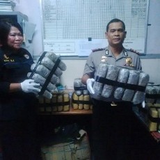 Pemilik 42 Kotak Ganja Diburu Hingga ke Makassar