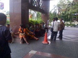 Gempa, Karyawan di Gedung Surya Dumai di Pekanbaru Berhamburan