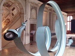 Vespa Eddi Prabandono Dipamerkan di Kastil Abad Ke-16 di Venesia