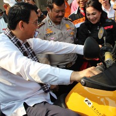 Ahok: Ibu Saya Jatuh Cinta Sama Bapak Gara-gara Naik Moge