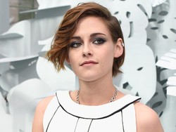 Kristen Stewart: Perempuan yang Operasi Plastik Itu Gila!