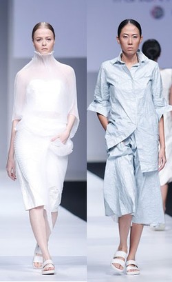 Foto: Koleksi Busana Kertas Karya Desainer Lokal Felicia Budi