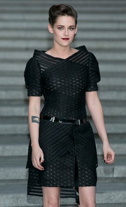 Kristen Stewart: Operasi Plastik Sama Dengan Vandalisme