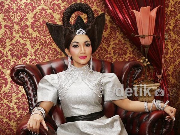 Rambut Bak Rumah Gadang Roro Fitria