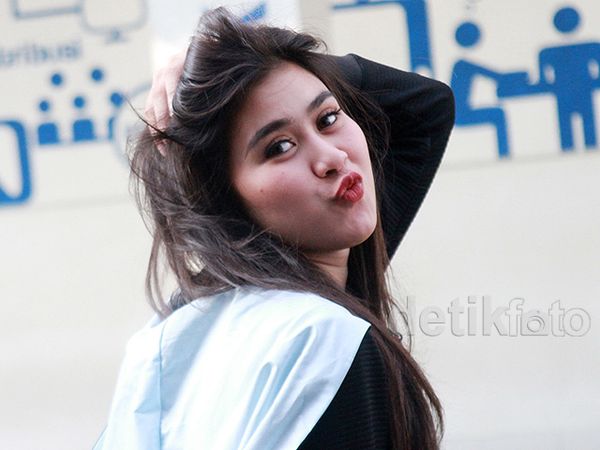 Syahnaz Centil Monyong-monyong