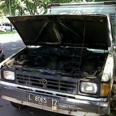 Mobil Boks Muat Obat-obatan Terbakar di Dekat Unair