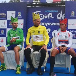 Pouly Kembali Taklukkan Jalur Neraka Ijen