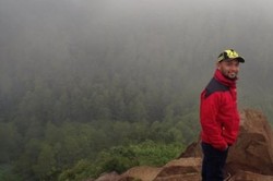 Menikmati Kabut di Tebing Keraton, Mantap!