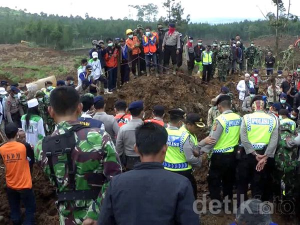 Pencarian Korban Longsor Pangalengan Diperpanjang 7 Hari