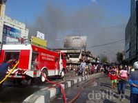 Pasar Johar Semarang Terbakar, Pedagang Selamatkan Barang Jualan
