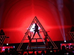 Teatrikal Kucing hingga Tarian Sensual Hadir di Konser Katy Perry