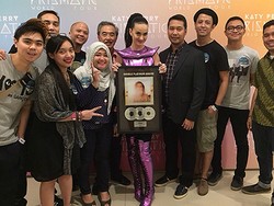 Katy Perry Dianugerahi Double Platinum oleh Perwakilan Label di Indonesia