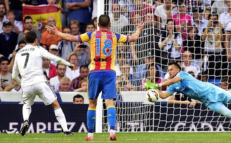 Diego Alves, Tembok Tebal Milik Valencia