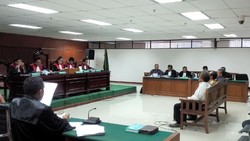 Bos PT DTE Akui Bayarkan Pembelian Mobil Alphard Sutan Bhatoegana