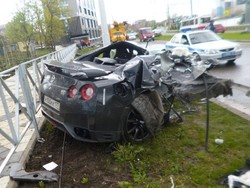 Ngebut, Nissan GT-R Milik Pesepakbola Ini Hancur Lebur