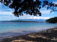 Indahnya Pantai Pasir Putih di Manokwari