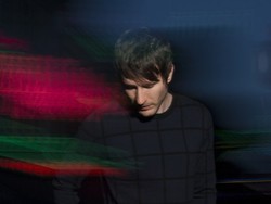 Jelang Konser di Jakarta, Owl City Unggah Foto Nasi Goreng Komplit