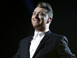 Operasi Pita Suara, Sam Smith Gantung Mikrofon 8 Minggu