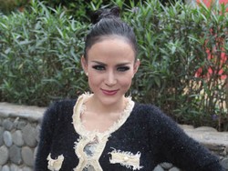 Punya Gaya Hidup Mewah, Ini Penghasilan Cynthiara Alona Selain Jadi Artis