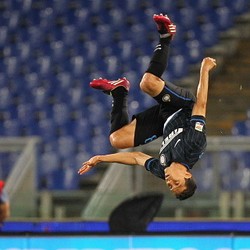 Backflip Hernanes untuk Lotito