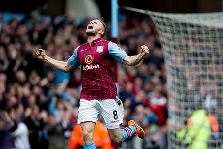 Cleverley Kembali Tersenyum bersama Villa