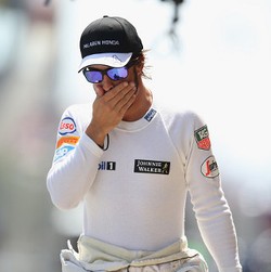 Mobil Nyaris Tabrak Kru Sendiri, Alonso Mengaku Jeri