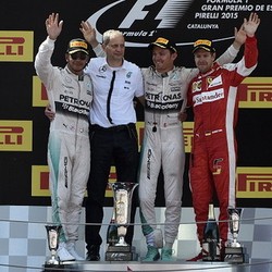 Vettel Yakin Ferrari Akan Makin Dekat dengan Mercedes