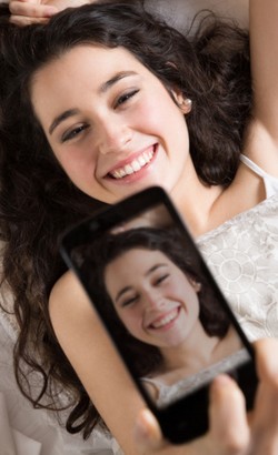 Alarm Unik, Baru Berhenti Jika Anda Foto Selfie Saat Bangun Tidur