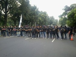 17 Tahun Tragedi Semanggi, Mahasiswa Trisakti Demo di Depan Istana
