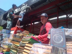 Ribuan Alquran Milik Haryo Utuh Meski Tokonya di Pasar Johar Hangus