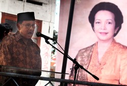 Hadiri Pembangunan Balai Ainun, Habibie Kenang Istri dan Cinta Abadinya