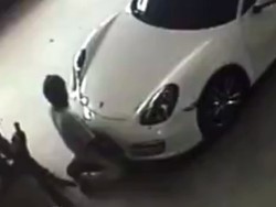 Ya Ampun, Pria Ini Kepergok Bercinta dengan Porsche