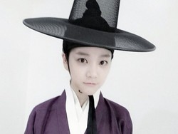Lee Yoo Bi Jadi Cowok di Scholar Who Walks the Night