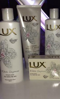 Lux Rilis Serum Tubuh yang Dibilas Saat Mandi Untuk Cerahkan Kulit