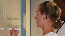 Intimi Siswa Prianya, Guru Wanita Ini Ditangkap