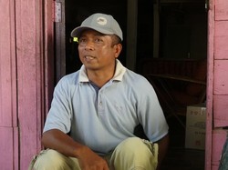 Cari Sinyal, Warga Perbatasan Harus ke Dataran Tinggi