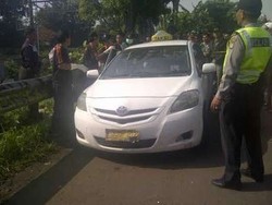 Sarjana Perampas Mobil Bertingkah Aneh Selama di Dalam Taksi Express