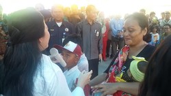 Bagikan KIP di Penjaringan, Menko Puan Janji Ajak Siswa SD Terbang ke Bali