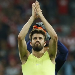 Pique Inginkan El Clasico di Final