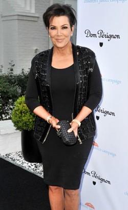 Setelah Kylie Jenner Filler Bibir, Kini Ibunya Mengaku Operasi Payudara