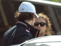 Lagi, Bradley Cooper dan Eks Pacar Cristiano Ronaldo Kepergok Ciuman di London