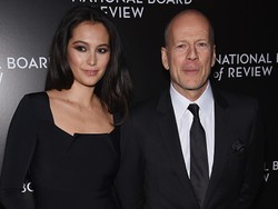 Wow! Bruce Willis Beri Tips Rp 11 Juta pada Pramusaji